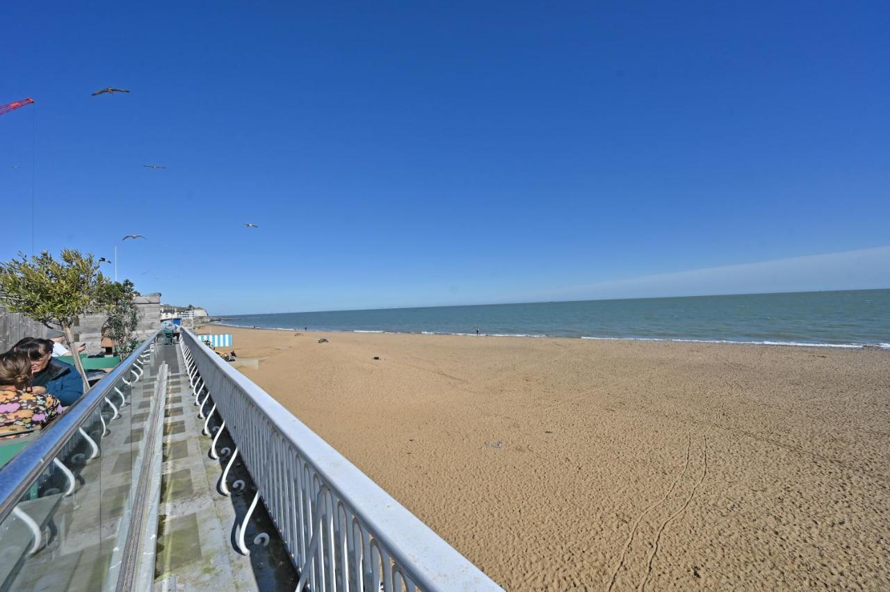 Spacious Designer 2Br Executive Apt, Near Beach & Marina, Central Location Ramsgate Bagian luar foto